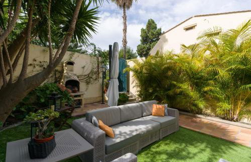 House with cozy garden BBQ and free parking - Foto 49