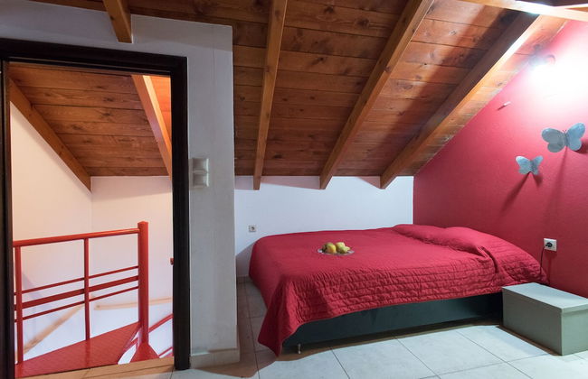 Thomis Beach Family Home Near the Sea - Photo 6