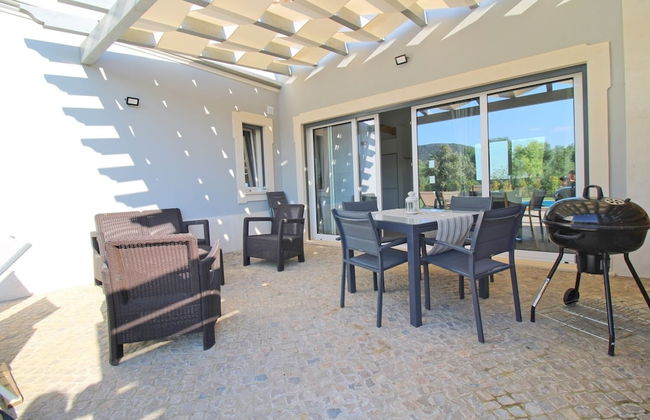 Semi-detached Villa With Pool In Rural Setting - Photo 16