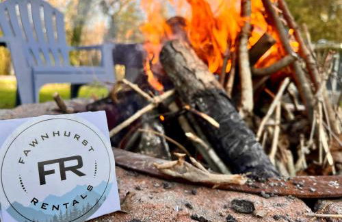 Modern & Cozy on Private Lane, Minutes to Airport - Foto 41