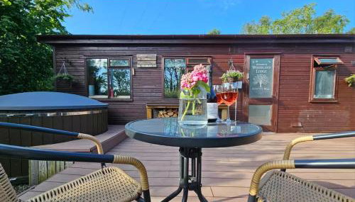 The Woodland Lodge - Wood Fired Hot Tub and Firepit - Foto 3
