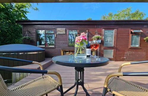 The Woodland Lodge - Wood Fired Hot Tub and Firepit - Foto 3