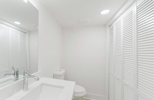 Waterfront Retreat Views, Pool, Hot Tub, Gym Walk to Beach & Boca Resort! - Photo 13