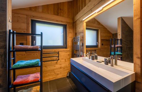 Chalet paisible 3 étoiles Sauna, Cheminée, Terrasse Sud, Vue montagne, Bois & Pierre authentique et confort moderne - Photo 25