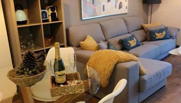 EL ÚNICO apartment with jacuzzi and art - Photo 1