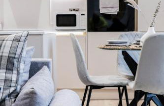 The Abbey Apartment - 1BR Apt with Dedicated Workspace, Fast Wifi & Stylish Kitchen Island & Free Secure Underground Parking - Foto 70