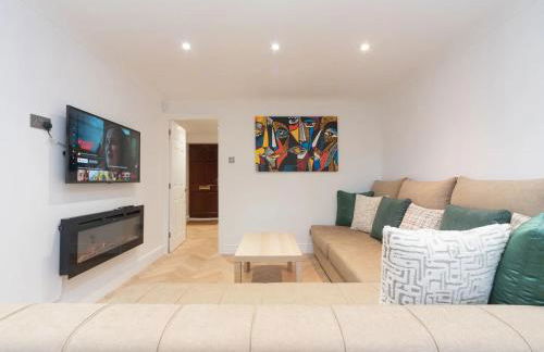 Gorgeous 4 BR House Near Station mins to London - Pass the Keys - Foto 3