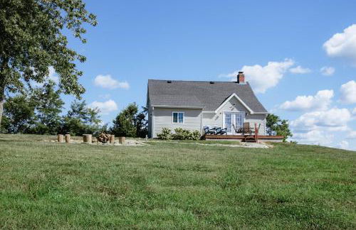 Cordova Farmhouse - 7 Minutes from the Ark! - Foto 49