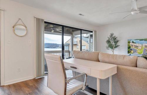 Lake Vibes - Pet Friendly Lakefront Condo! - Photo 11