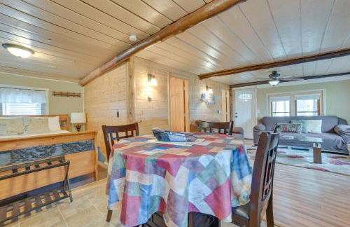 Cozy Houghton Lake Vacation Rental with Fireplace! - Foto 8