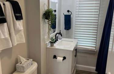 Large-group Retreat w/Loft Space Near Beach - Foto 7