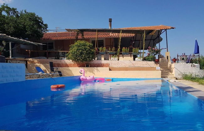 Charming 4-bed House in Pyrgetos - Photo 1