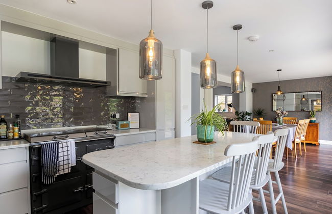 Stunning 5 Bed in the Centre of Bourton - Photo 27