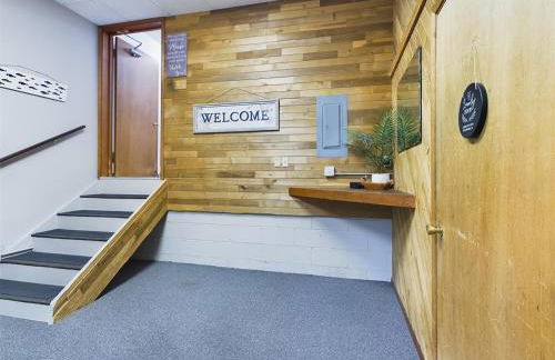 Updated Duplex with Mountain & Filtered Water View - Foto 16