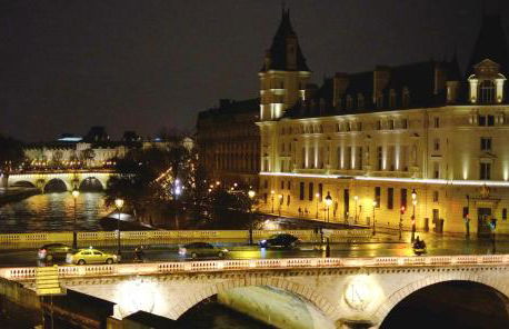 Two Bedroom Luxury Apartment - Balcony with View of Notre Dame - Foto 56