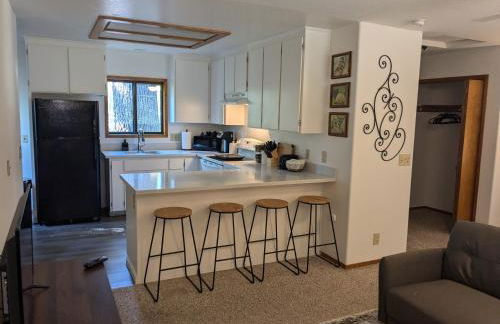 Bulldog Den - Photo 4