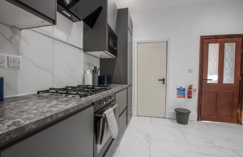 Modern & Spacious 4-Bedroom Home, Family & Contractor Friendly, Manchester - Foto 49