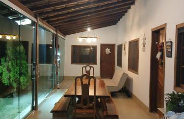 Linda casa com piscina, quiosque e churrasqueira a 150 metros da praia - Foto 25