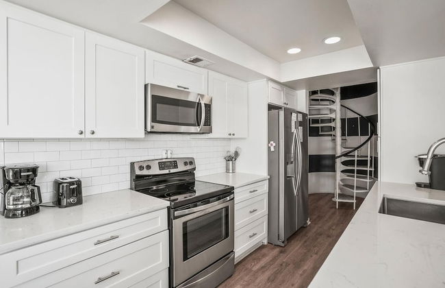 Recently Renovated Condo w/ Breezy Ocean Views - Steps to Beach - Foto 10