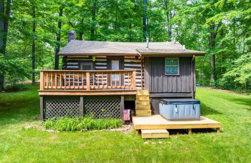 Hot Tub and Deck Cabin Hideaway in Brown County - Foto 19