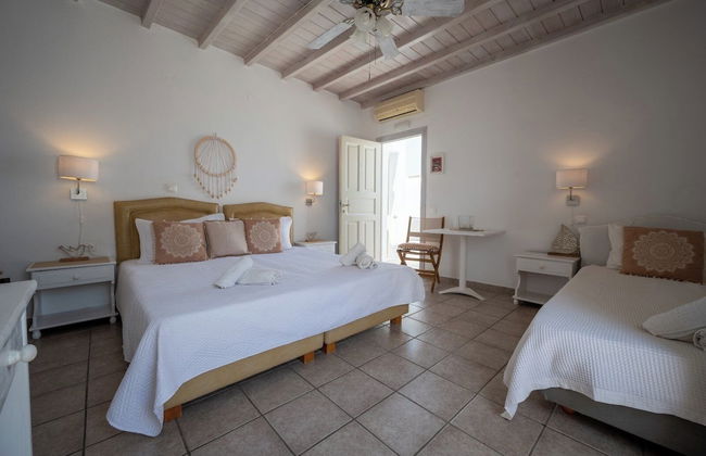 Mykonos Twins - Photo 15