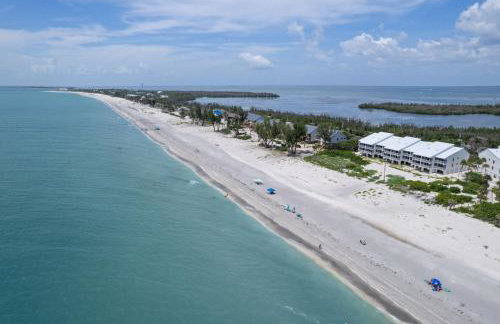 Beach Villa 2011 - Captiva One Bedroom Deluxe Beachfront Residence - Photo 21