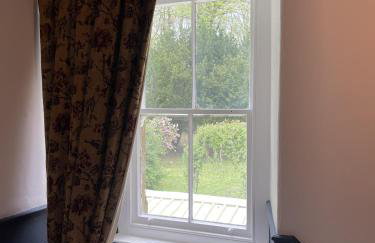Stunning 2-bedroomed Cottage - Photo 34