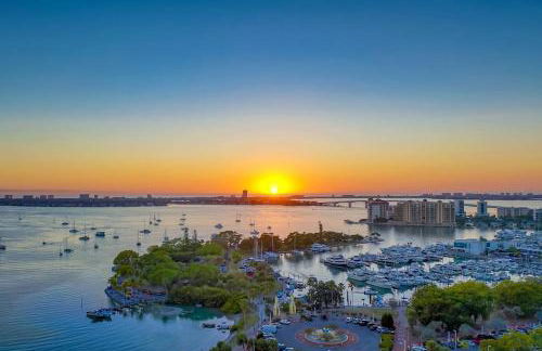 Beautiful Home - Oasis Backyard with Heat Pool - Foto 58