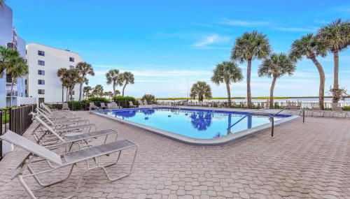 Waterfront Island Oasis! Heated Pool with Stunning View & 2 Full Bath - Foto 2, sunbed