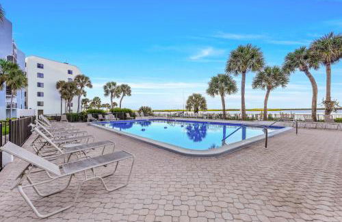 Waterfront Island Oasis! Heated Pool with Stunning View & 2 Full Bath - Foto 2