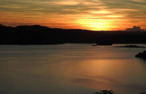 Chalé Mirante, piscina, cachoeira, lago e vista espetacular em Alexânia Goiás - Foto 24