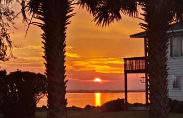 Historic Old Oak Cottage-Great water views! - Foto 28