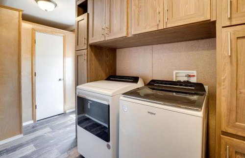 Fishermans Paradise Lake-View Home in Many! - Foto 21