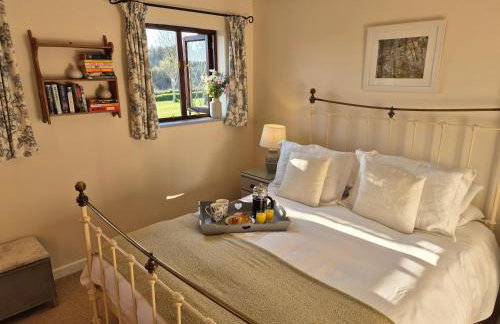 Lovely Little Garden Cottage, Tamar Valley, Cornwall - Photo 8