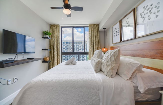 Downtown Doral Condo w-Free Parking - Foto 5