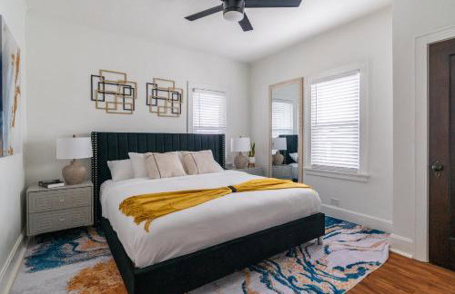 Luxury Short and Midterm Hyde Park Getaway - Photo 9