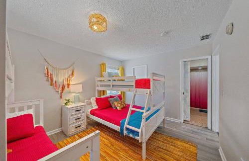 Poolside Paradise: Game room, Pickle ball & Pool - Foto 12