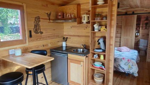 Domaine Roulotte Farigoule - Foto 3, stove