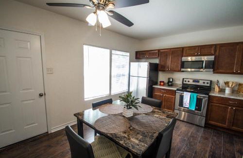 Cozy Remodeled 2br/2ba Near Downtown Sleeps 8 - Foto 18