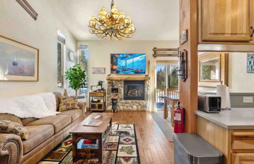 TahoeCozy with Pool Hot Tub and Near Northstar - Foto 16