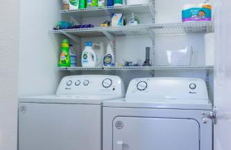 Modern Retreat in Ahwatukee Heated Pool Spa Gym - Foto 34