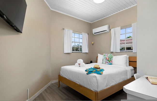 Renovated 4br2ba w Private Pool in Prime Location - Foto 18