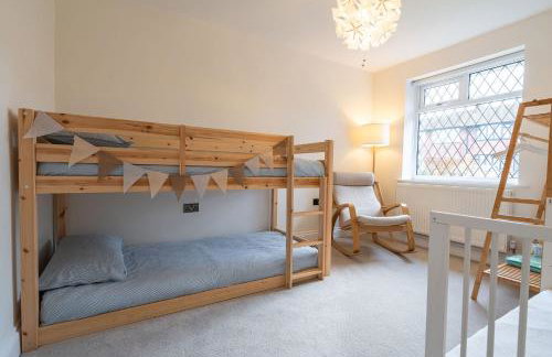 Nature Inspired Bungalow with 3 rooms - 10 mins from Manchester Airport - Foto 12