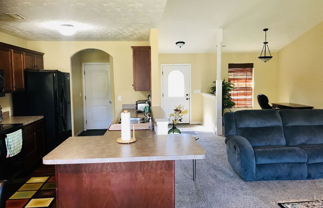 Spacious 3 BR Ranch House W Patio Yard in a Quiet Suburb - Foto 19