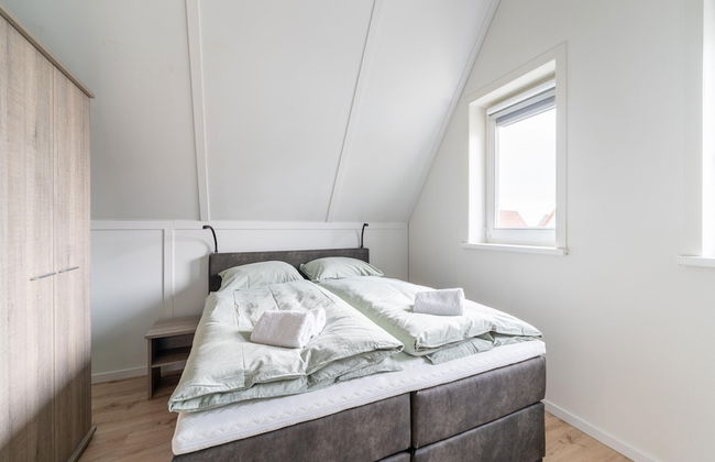 Luxurious Holiday Home With Parking - Photo 8