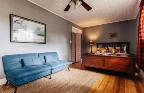 Cozy stay at Twin Treehouse in UT, Moody with Free parking - Photo 3