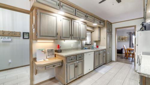 Spacious Holiday Island Escape with Deck and Gas Grill - Foto 2