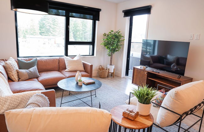 Huckin' Harry's by Revelstoke Vacations - Photo 27