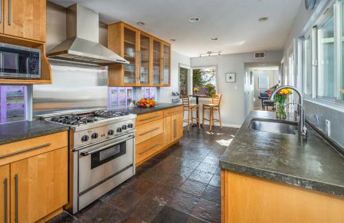 Beach Resort Home with Ocean Views Jacuzzi & Sauna! - Foto 56