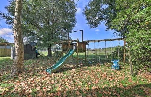 Chic A-Frame Escape with Fire Pit - Private Property - Foto 30